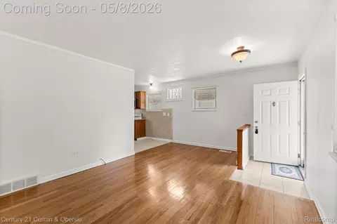 Living - 7609 Dudley St, Taylor, MI 48180 photo 2 of 6