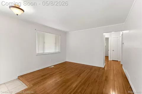 Living - 7609 Dudley St, Taylor, MI 48180 photo 3 of 6