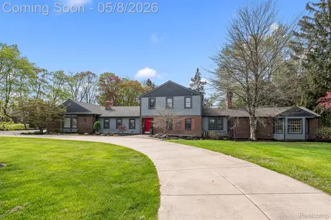 3937 Englewood Ct, West Bloomfield, MI 48323