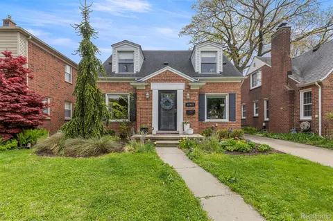 22935 Sheridan St, Dearborn, MI 48128