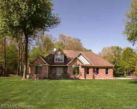 27178 John Dr, Huron, MI 48164