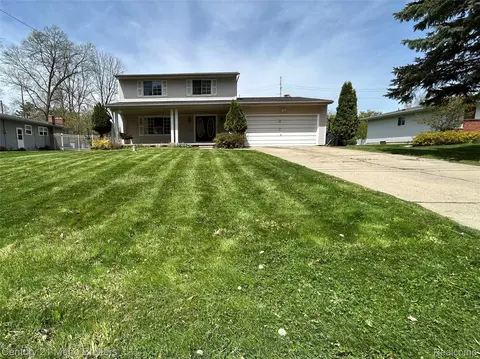 1124 Trotwood Ln, Flint, MI 48507