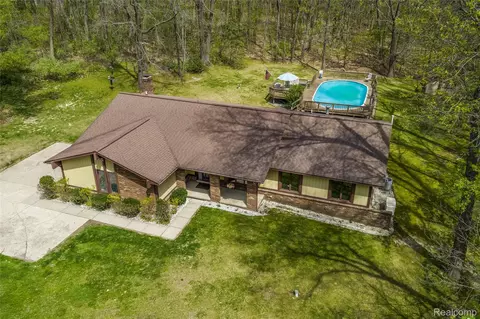 9730 Gibbs Rd, Springfield, MI 48348