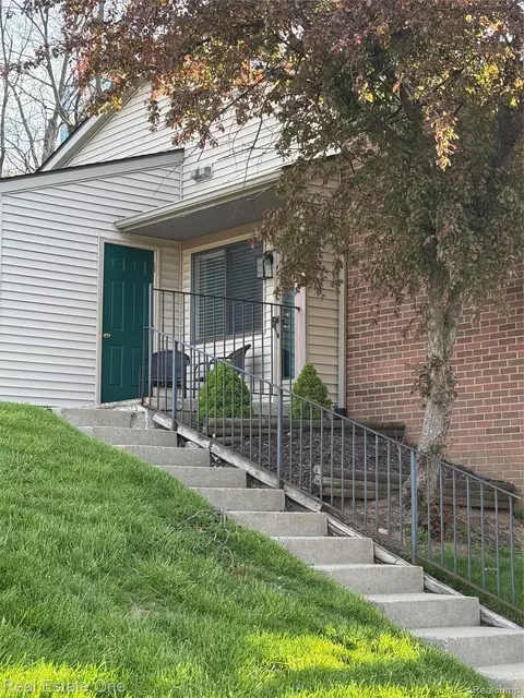 403 Water Tower Cir #92, Brighton, MI 48116
