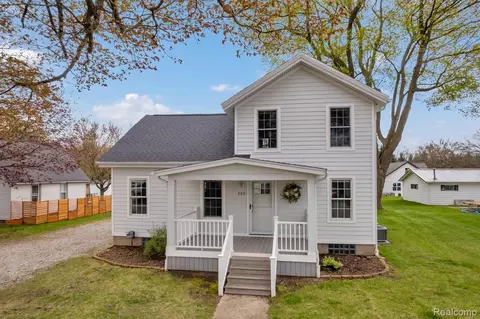 209 S Bristol St, Almont, MI 48003