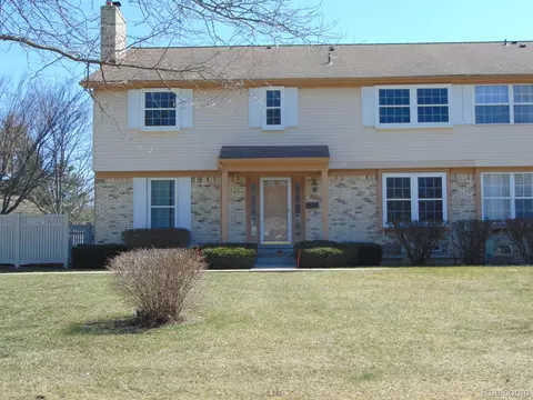 21230 W Glen Haven Cir #64, Northville, MI 48167