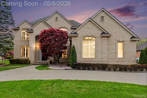 55397 Apple Ln, Shelby Township, MI 48316