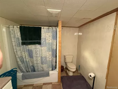 Bath - 6392 20th Ave, Sylvan, MI 49679 photo 1 of 2