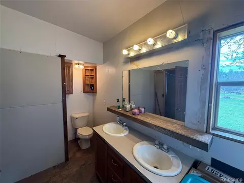 Bath - 6392 20th Ave, Sylvan, MI 49679 photo 2 of 2