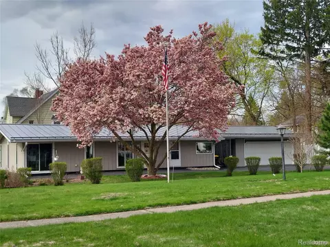 311 S Clinton St, Stockbridge, MI 49285