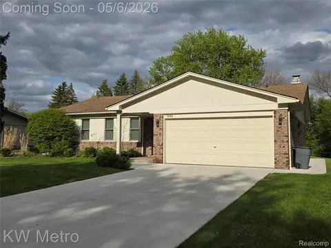 3680 Oriole Dr, Troy, MI 48084