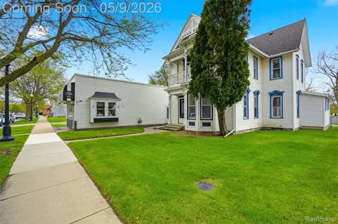 26249 E Huron River Dr, Flat Rock, MI 48134