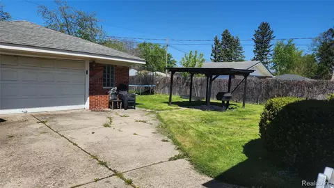 Exterior - 25543 Loretta Ave, Warren, MI 48091 photo 1 of 3