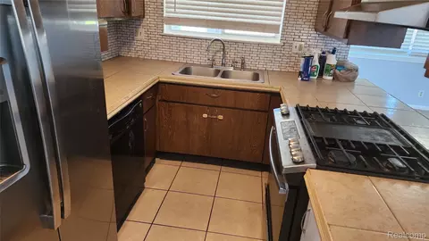 Kitchen - 25543 Loretta Ave, Warren, MI 48091 photo 1 of 2