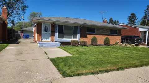 25543 Loretta Ave, Warren, MI 48091