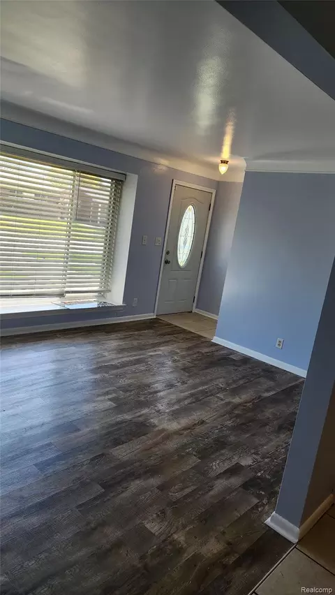 Living - 25543 Loretta Ave, Warren, MI 48091 photo 1 of 1