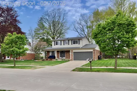5443 English Dr, Troy, MI 48085