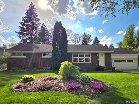 36671 Putnam St, Clinton Township, MI 48035