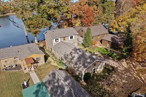 3386 Horrell Ct, Fenton, MI 48430