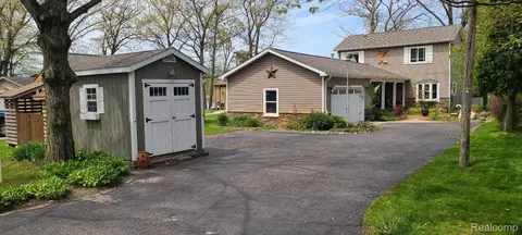 3386 Horrell Ct, Fenton, MI 48430