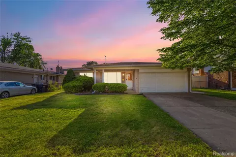 35074 Lana Ln, Sterling Heights, MI 48312