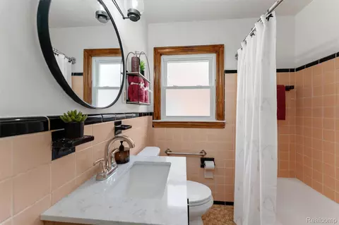 Bath - 16829 Stricker Ave, Eastpointe, MI 48021 photo 1 of 1