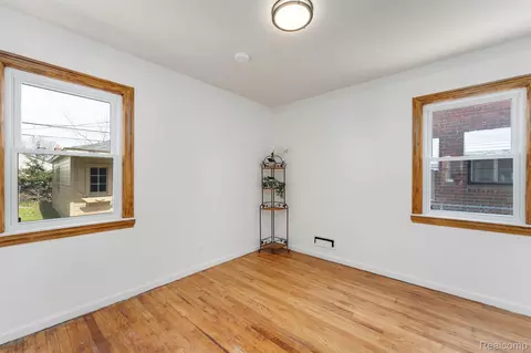 Bedroom - 16829 Stricker Ave, Eastpointe, MI 48021 photo 2 of 3
