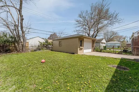 Exterior - 16829 Stricker Ave, Eastpointe, MI 48021 photo 4 of 4