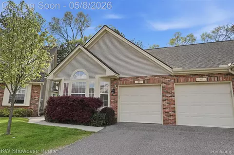 1021 Willowood Court Ct, Fenton, MI 48430
