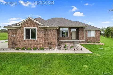 4955 Glover Rd, Almont, MI 48003