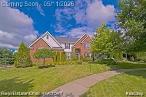 5370 Plantation Dr, Commerce, MI 48382