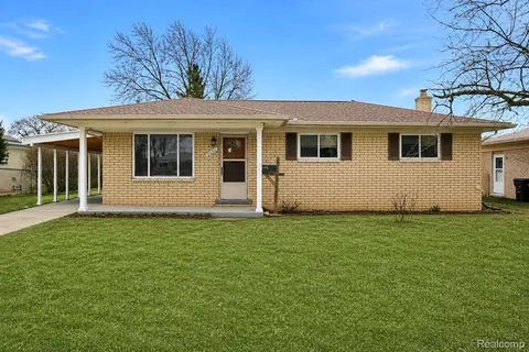 2938 Fox Hill Dr, Sterling Heights, MI 48310