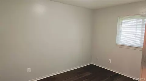 Bedroom - 6039 Sylvia St, Taylor, MI 48180 photo 3 of 5