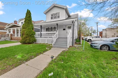 7121 Pinehurst St, Dearborn, MI 48126