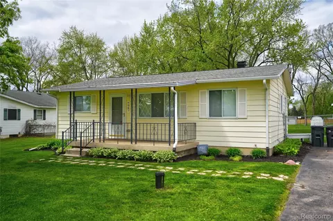 6087 E Hill Rd, Grand Blanc, MI 48439