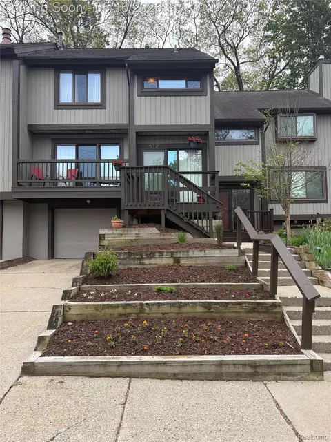 512 Victoria Square Blvd, Brighton, MI 48116