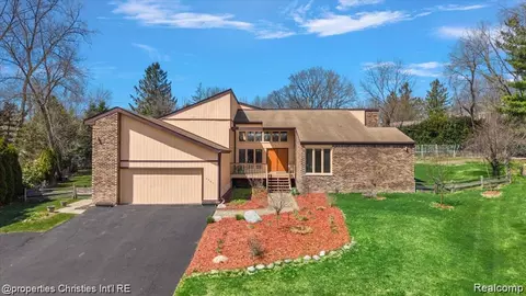 4566 Walden Dr, Bloomfield Hills, MI 48301