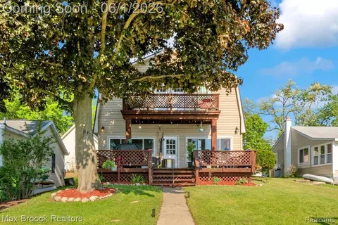 8860 Rushside Dr, Pinckney, MI 48169
