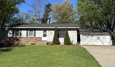 5407 Newcastle Dr SE, Kentwood, MI 49508