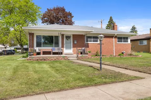 14009 Berwick St, Livonia, MI 48154