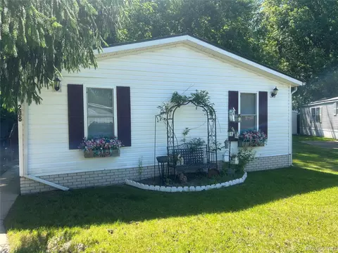 351 N Squirrel Rd #208, Auburn Hills, MI 48326