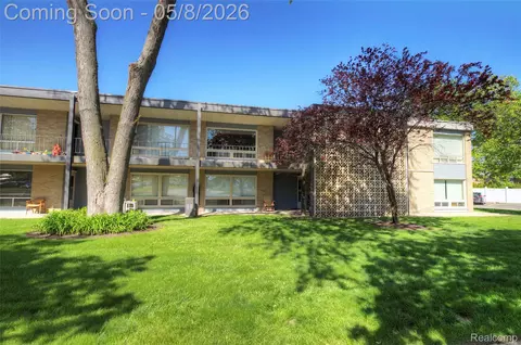 15075 Hubbard St #12, Livonia, MI 48154