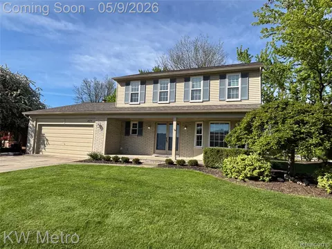 477 Coldiron Dr, Rochester Hills, MI 48307