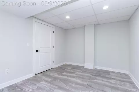 Bedroom - 3091 Heritage Dr, Troy, MI 48083 photo 8 of 9