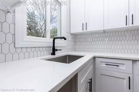 Kitchen - 3091 Heritage Dr, Troy, MI 48083 photo 1 of 2