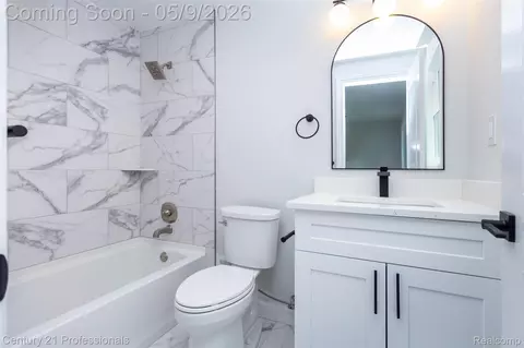 Bath - 3091 Heritage Dr, Troy, MI 48083 photo 1 of 5