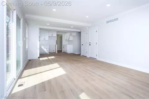 Living - 3091 Heritage Dr, Troy, MI 48083 photo 7 of 7