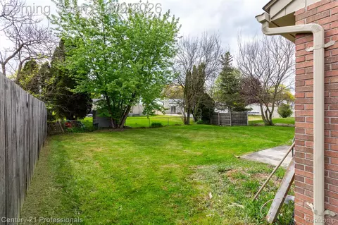 Exterior - 3091 Heritage Dr, Troy, MI 48083 photo 2 of 3