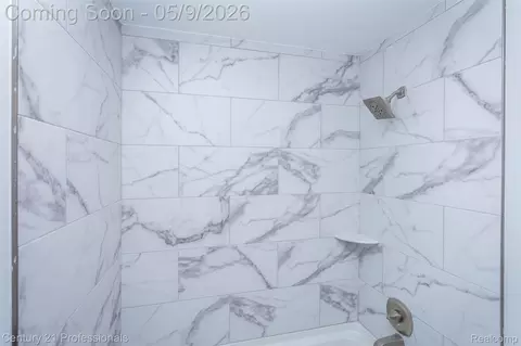Bath - 3091 Heritage Dr, Troy, MI 48083 photo 2 of 5