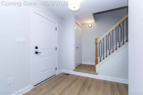 Entry Way - 3091 Heritage Dr, Troy, MI 48083 photo 2 of 2